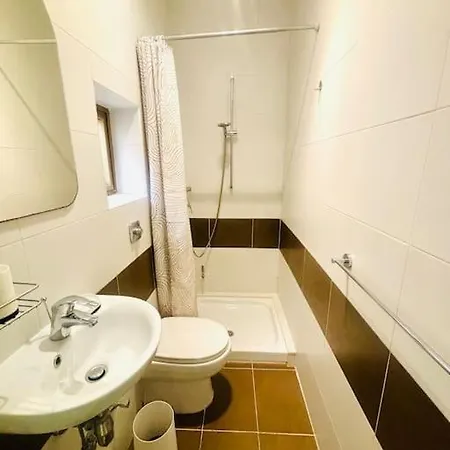 One Bedroom 10 Min Walk To The *