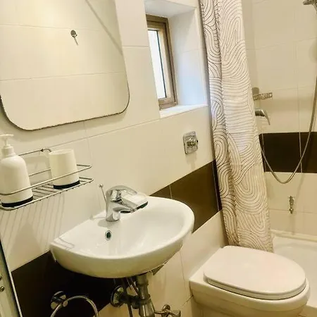 One Bedroom 10 Min Walk To The Appartement *